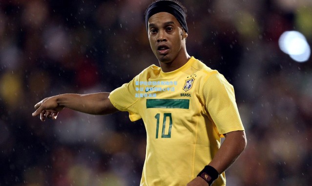 霍伊伦欧冠庆祝动作引争议 曼联球迷心中泛起复杂波澜