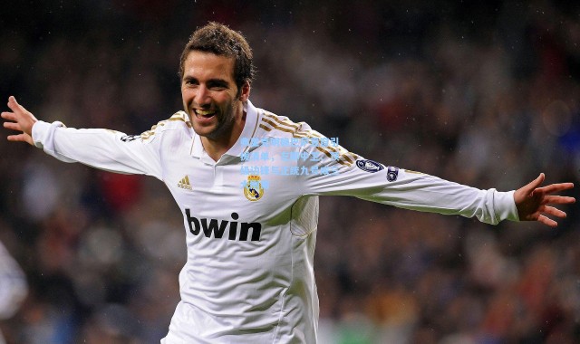 弗里克明确巴萨夏窗引援清单，左脚中卫、顶级边锋与正统九号成三大刚需